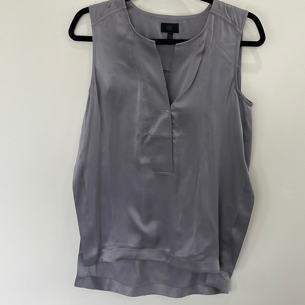 100% silk Banana Republic boxy work career contemporary tank. Size XS